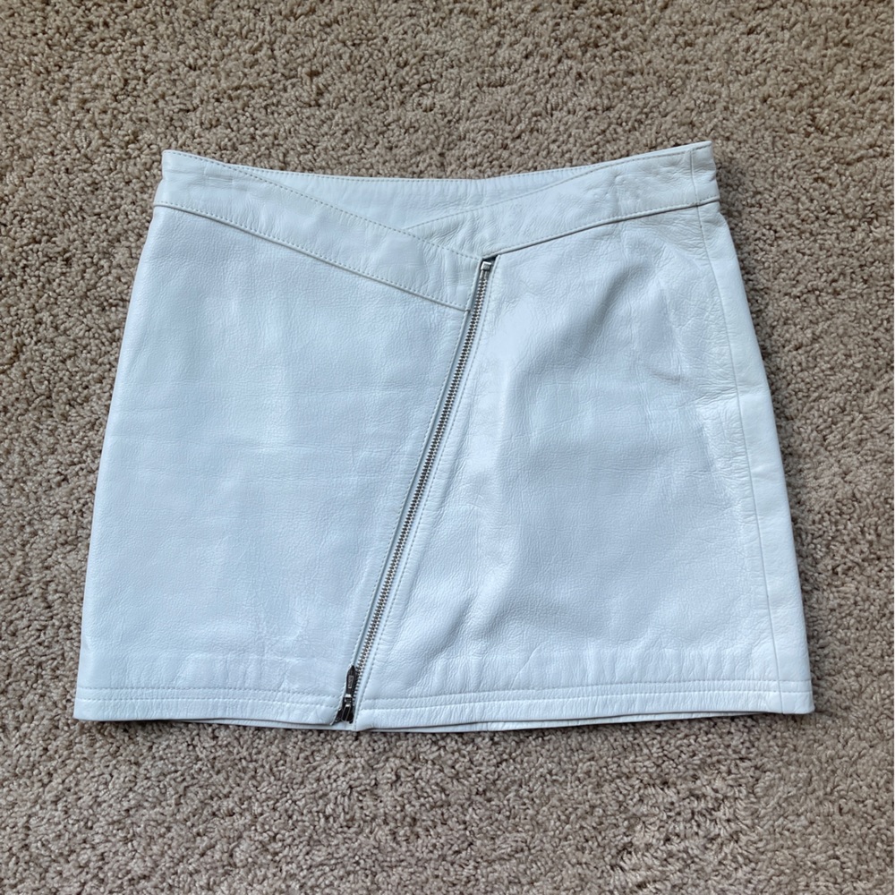 Wilson’s Maxima Leather Zipper Front with Asymmetrical Hem (Size 6)